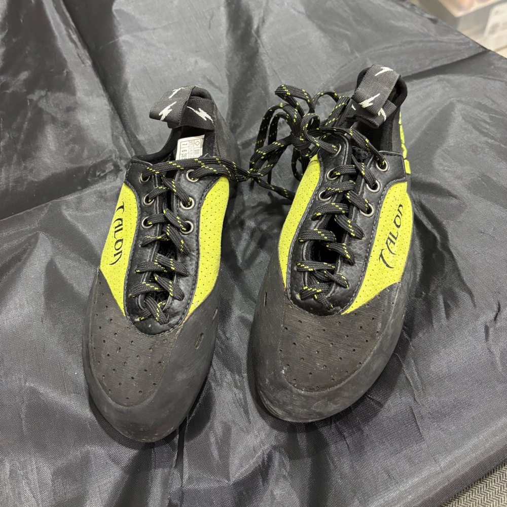Like New - Evolv Talon Black and Yellow Rock Climbing Shoes Size 7